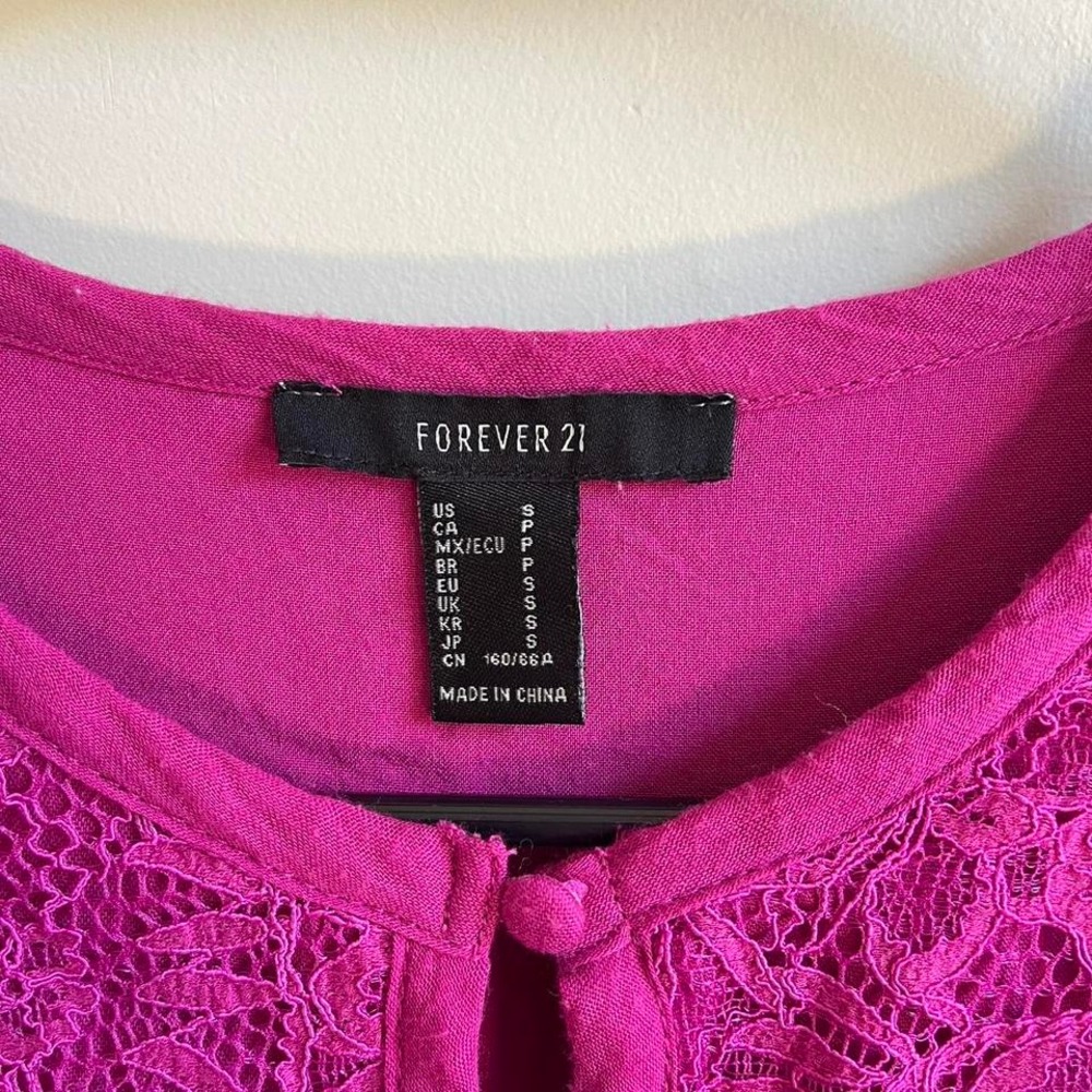 Forever 21 Magenta Lace Ruffle Romper Keyhole Neck Fuchsia Small - Picture 3 of 7